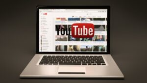 Lire la suite à propos de l’article Comment Gagner de l’Argent sur YouTube : Les Meilleures Stratégies pour Monétiser Votre Chaîne